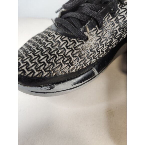 Under Armour Youth Size 7 Used 1281104-001 - Picture 6 of 9